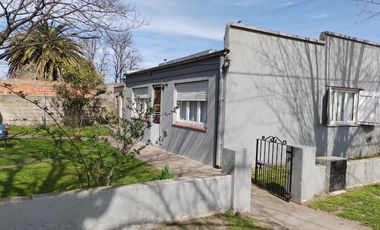 VENTA. CASA 3 AMBIENTES. MARIO LASTRA Y RIO NEGRO. COMANDANTE NICANOR OTAMENDI