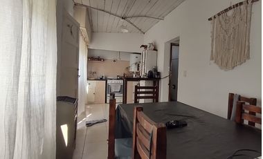 VENTA. CASA 3 AMBIENTES. MARIO LASTRA Y RIO NEGRO. COMANDANTE NICANOR OTAMENDI