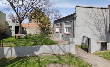 VENTA. CASA 3 AMBIENTES. MARIO LASTRA Y RIO NEGRO. COMANDANTE NICANOR OTAMENDI