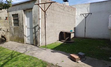 VENTA. CASA 3 AMBIENTES. MARIO LASTRA Y RIO NEGRO. COMANDANTE NICANOR OTAMENDI