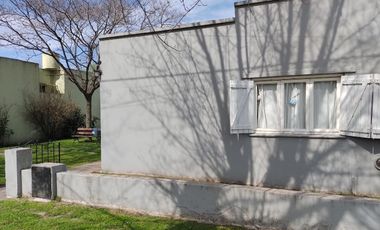 VENTA. CASA 3 AMBIENTES. MARIO LASTRA Y RIO NEGRO. COMANDANTE NICANOR OTAMENDI