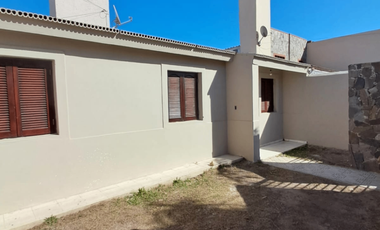 CASA DE 3 DORMITORIOS, PATIO, PILETA Y COCHERA