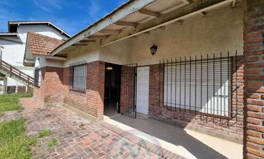 Chalet en venta de 4 dormitorios en Zona Sur