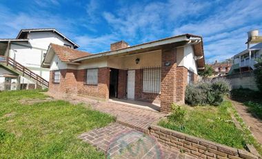 Chalet en venta de 4 dormitorios en Zona Sur