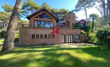 CODIGO 707 - CASA EN ALQUILER TEMPORARIO - ZONA GOLF -  PINAMAR - 4 HABITACIONES