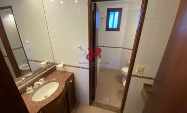 CODIGO 707 - CASA EN ALQUILER TEMPORARIO - ZONA GOLF -  PINAMAR - 4 HABITACIONES