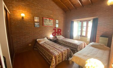 CODIGO 707 - CASA EN ALQUILER TEMPORARIO - ZONA GOLF -  PINAMAR - 4 HABITACIONES