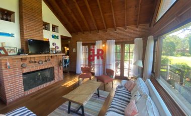 CODIGO 707 - CASA EN ALQUILER TEMPORARIO - ZONA GOLF -  PINAMAR - 4 HABITACIONES