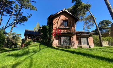 CODIGO 707 - CASA EN ALQUILER TEMPORARIO - ZONA GOLF -  PINAMAR - 4 HABITACIONES