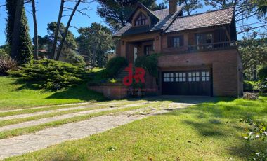 CODIGO 707 - CASA EN ALQUILER TEMPORARIO - ZONA GOLF -  PINAMAR - 4 HABITACIONES