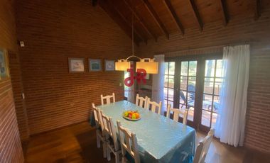CODIGO 707 - CASA EN ALQUILER TEMPORARIO - ZONA GOLF -  PINAMAR - 4 HABITACIONES
