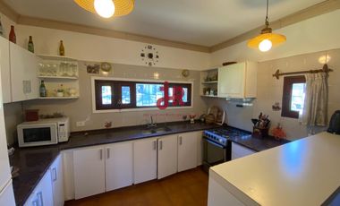 CODIGO 707 - CASA EN ALQUILER TEMPORARIO - ZONA GOLF -  PINAMAR - 4 HABITACIONES