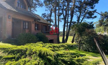 CODIGO 707 - CASA EN ALQUILER TEMPORARIO - ZONA GOLF -  PINAMAR - 4 HABITACIONES