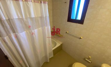 CODIGO 707 - CASA EN ALQUILER TEMPORARIO - ZONA GOLF -  PINAMAR - 4 HABITACIONES