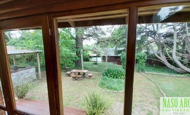 CABAÑA CON QUINCHO APTA CREDITO EN VENTA EN SIERRA DE LOS PADRES. GAS NATURAL