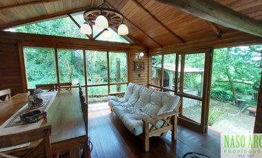 CABAÑA CON QUINCHO APTA CREDITO EN VENTA EN SIERRA DE LOS PADRES. GAS NATURAL