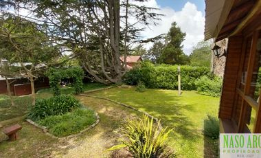 CABAÑA CON QUINCHO APTA CREDITO EN VENTA EN SIERRA DE LOS PADRES. GAS NATURAL