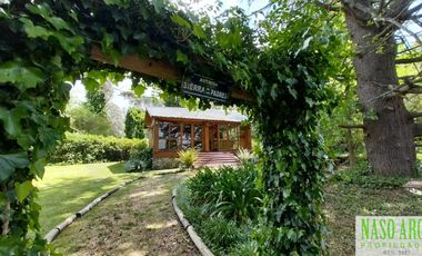 CABAÑA CON QUINCHO APTA CREDITO EN VENTA EN SIERRA DE LOS PADRES. GAS NATURAL