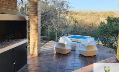 Casa en alquiler temporario de 2 dormitorios c/ cochera en Mina Clavero