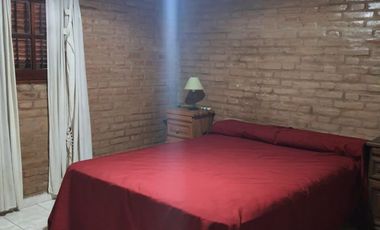 Casa en alquiler temporario de 2 dormitorios c/ cochera en Mina Clavero