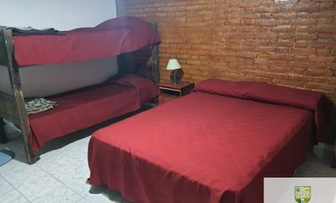 Casa en alquiler temporario de 2 dormitorios c/ cochera en Mina Clavero