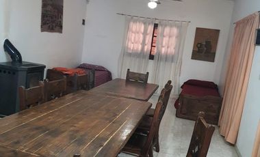 Casa en alquiler temporario de 2 dormitorios c/ cochera en Mina Clavero