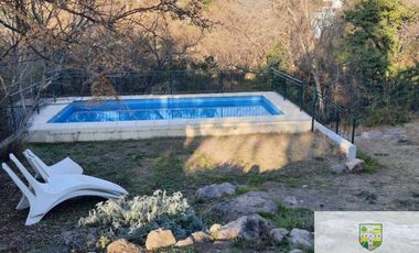 Casa en alquiler temporario de 2 dormitorios c/ cochera en Mina Clavero