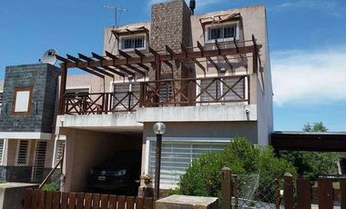 Casa en venta de 3 dormitorios c/ cochera en Los Acantilados