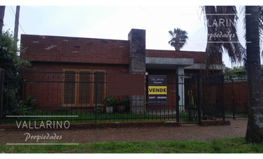 Casa céntrica, Alberdi 185, Colón.