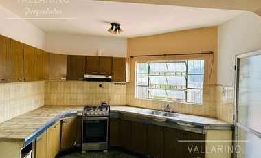 Casa céntrica, Alberdi 185, Colón.