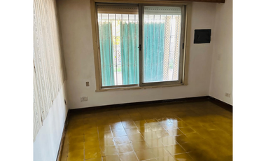 Casa céntrica, Alberdi 185, Colón.