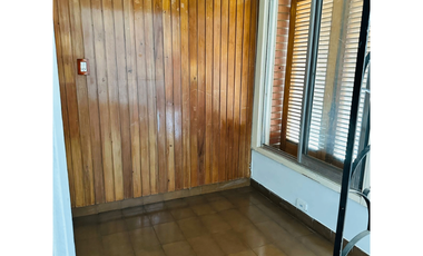 Casa céntrica, Alberdi 185, Colón.