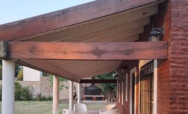 Casa quinta en venta de 1580m2 ubicado en Francisco Álvarez