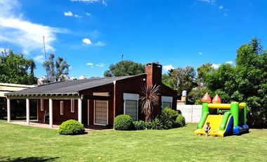 Casa quinta en venta de 1580m2 ubicado en Francisco Álvarez