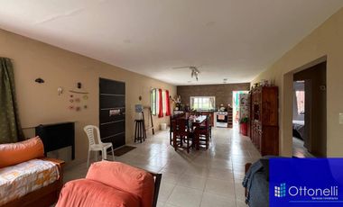 Casa en venta de 2 dormitorios c/ cochera en Costa Azul