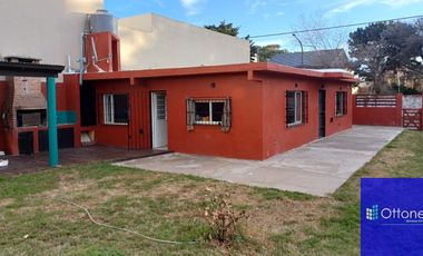 Casa en venta de 2 dormitorios c/ cochera en Costa Azul