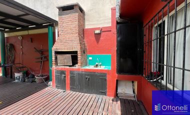 Casa en venta de 2 dormitorios c/ cochera en Costa Azul