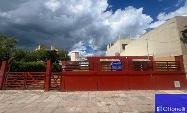 Casa en venta de 2 dormitorios c/ cochera en Costa Azul