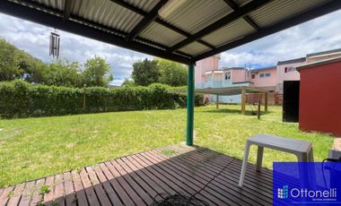 Casa en venta de 2 dormitorios c/ cochera en Costa Azul