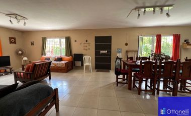 Casa en venta de 2 dormitorios c/ cochera en Costa Azul