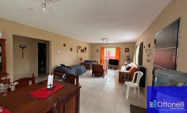 Casa en venta de 2 dormitorios c/ cochera en Costa Azul