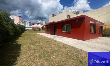 Casa en venta de 2 dormitorios c/ cochera en Costa Azul