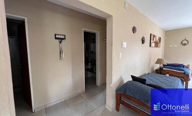 Casa en venta de 2 dormitorios c/ cochera en Costa Azul