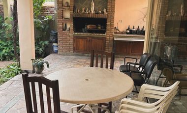 Casa en venta de 3 dormitorios c/ cochera en Centro