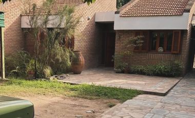 Casa en venta de 3 dormitorios c/ cochera en Centro