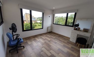 Chalet de categoría en venta. Sierra de los Padres, frente al golf. Gas natural