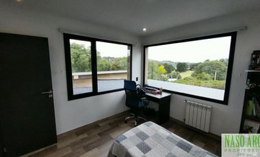 Chalet de categoría en venta. Sierra de los Padres, frente al golf. Gas natural