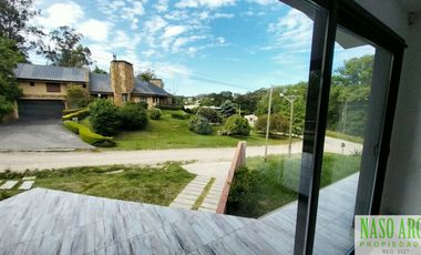 Chalet de categoría en venta. Sierra de los Padres, frente al golf. Gas natural