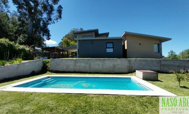 Chalet de categoría en venta. Sierra de los Padres, frente al golf. Gas natural