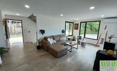 Chalet de categoría en venta. Sierra de los Padres, frente al golf. Gas natural